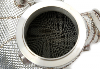 TA Technix Downpipe mit Hitzeschild und Katalysator passend für X5 M Typ F95, X6 M Typ F96 ab BJ 2020-2022 - Motorcode S63