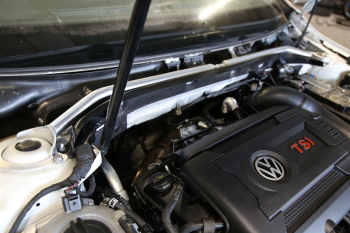 TA Technix Alu-Domstrebe passend für Seat Leon 5F, VW Golf VII Typ AU, VW Golf VIII Typ CD