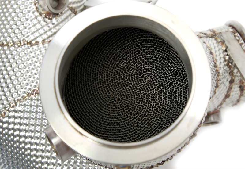 TA Technix Downpipe mit Hitzeschild und Katalysator passend für X5 M Typ F95, X6 M Typ F96 ab BJ 2020-2022 - Motorcode S63